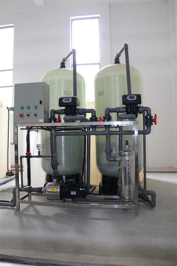 昆山市张浦彩印厂，二期10吨软化水设备一备一用